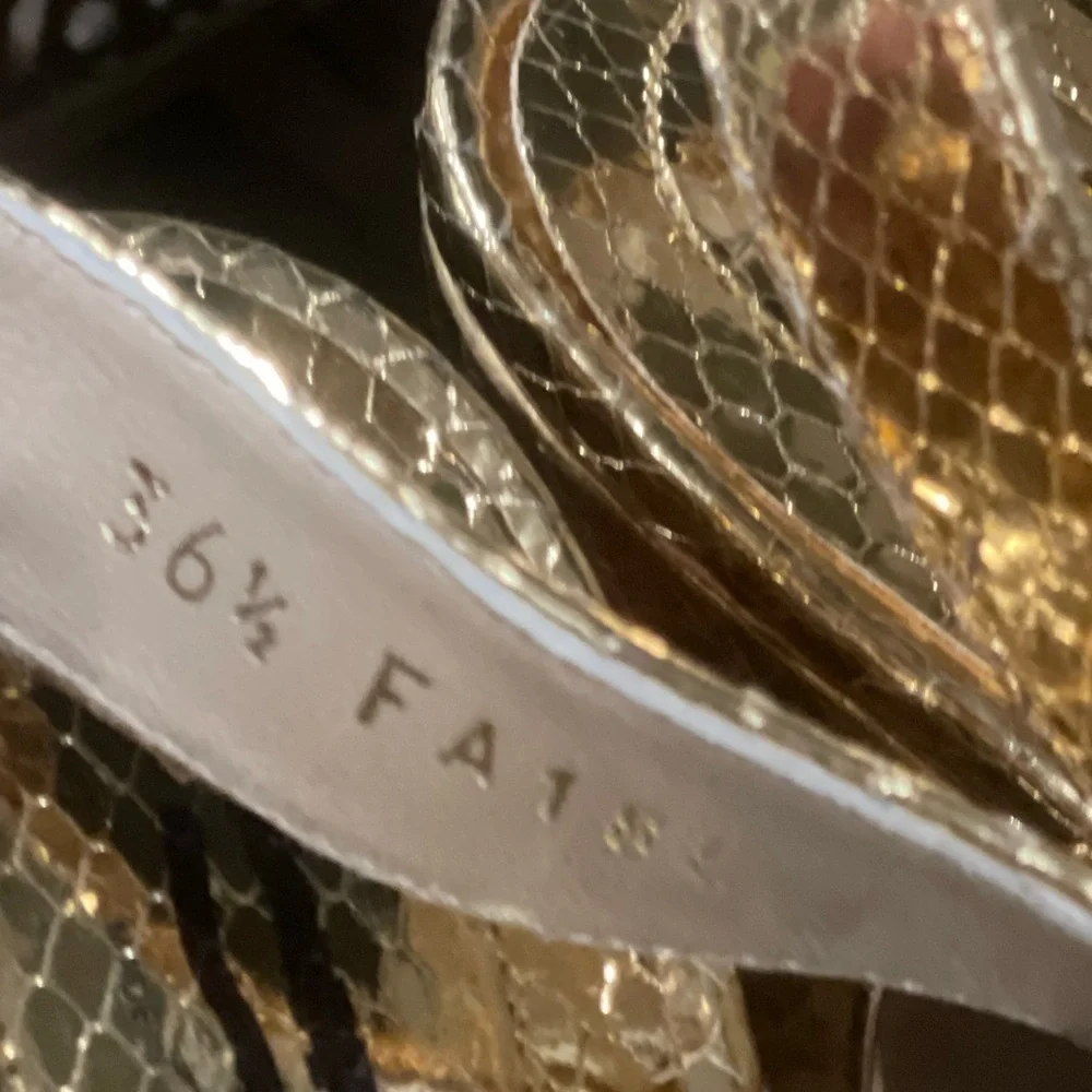 NWOB Michael KORS Collection Gold Blaire Snakeskin Platform Sanda…